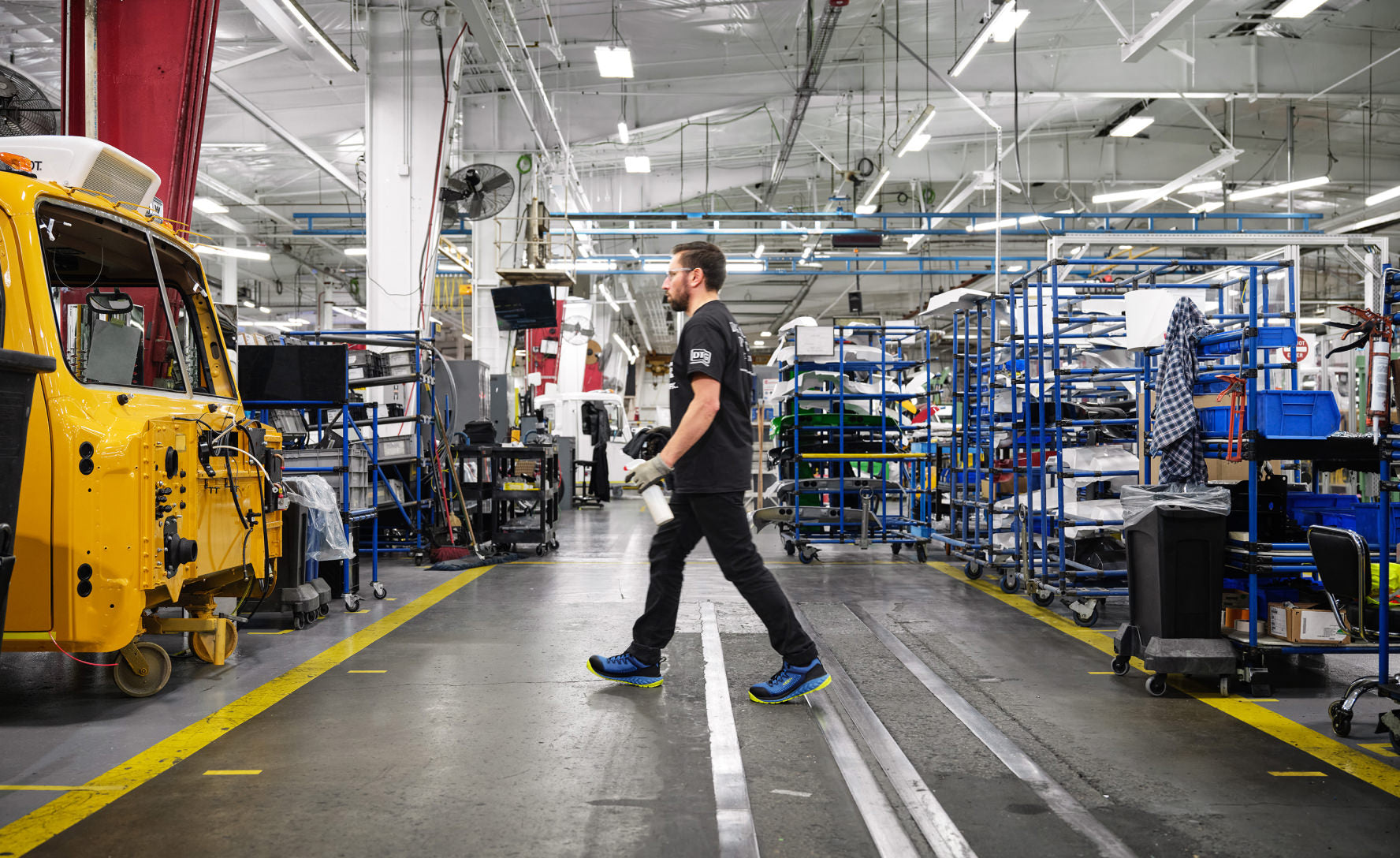 Men's Arvada Work Sneaker (Carbon Toe) | Black/Curry - Image 7